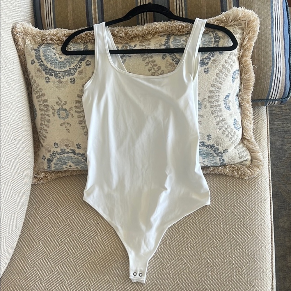 ABERCROMBIE & FITCH | white tank bodysuit | M